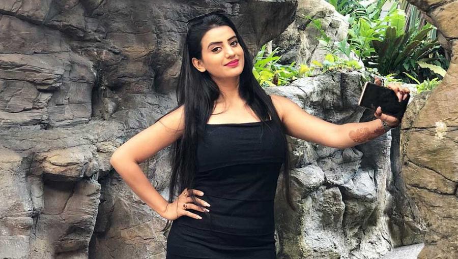 Bhojpuri actress Akshara Singh is going to be seen soon with singer ...